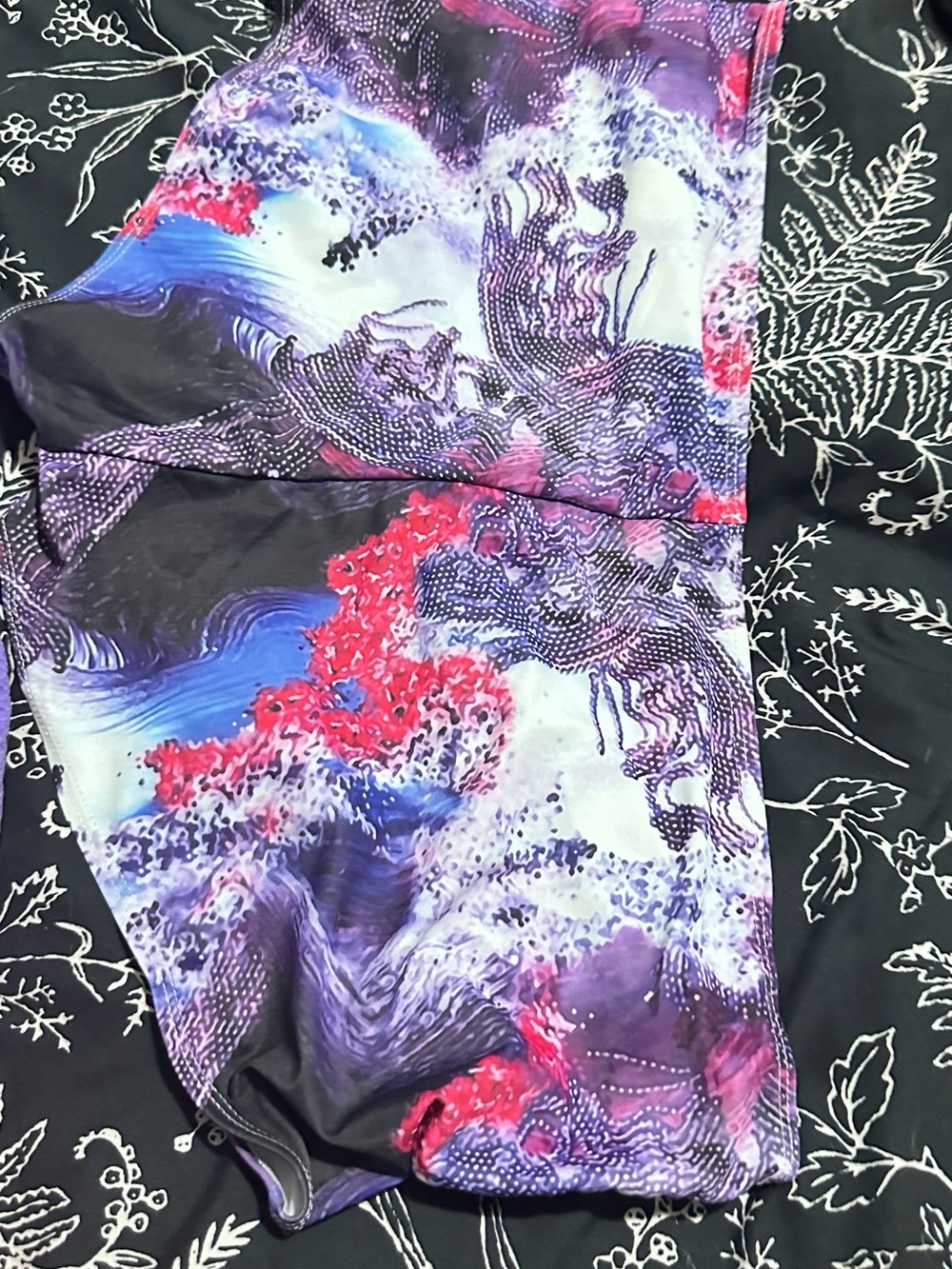 New Balance Zip-Front Sports Bras & Vibrant Purple-Pink Printed Set with shorts - Picture 5 of 8